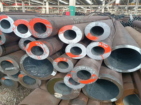 無縫鋼管 15CrMo石油裂化管 13crmo4-5無縫管 化肥設(shè)備用 零切割銷售