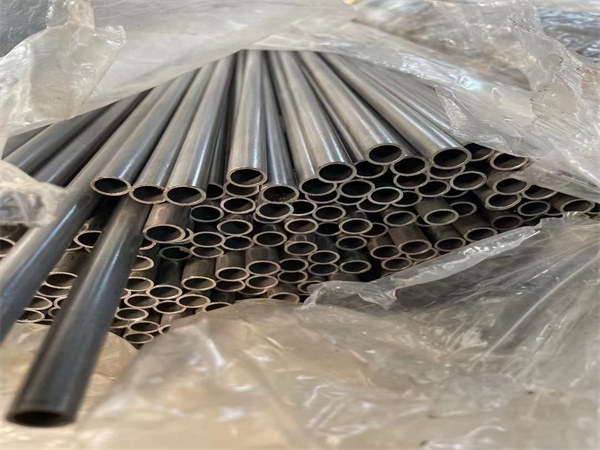 廠家批發13CrMo4-5無縫鋼管 硬度高 切口整齊合金管